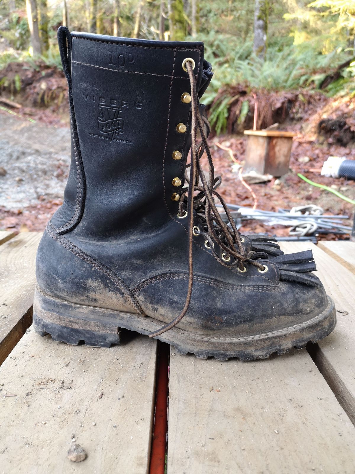 Photo by patinathunderdome on December 2, 2021 of the Viberg Work Boot in Seidel Black Oil Tan.
