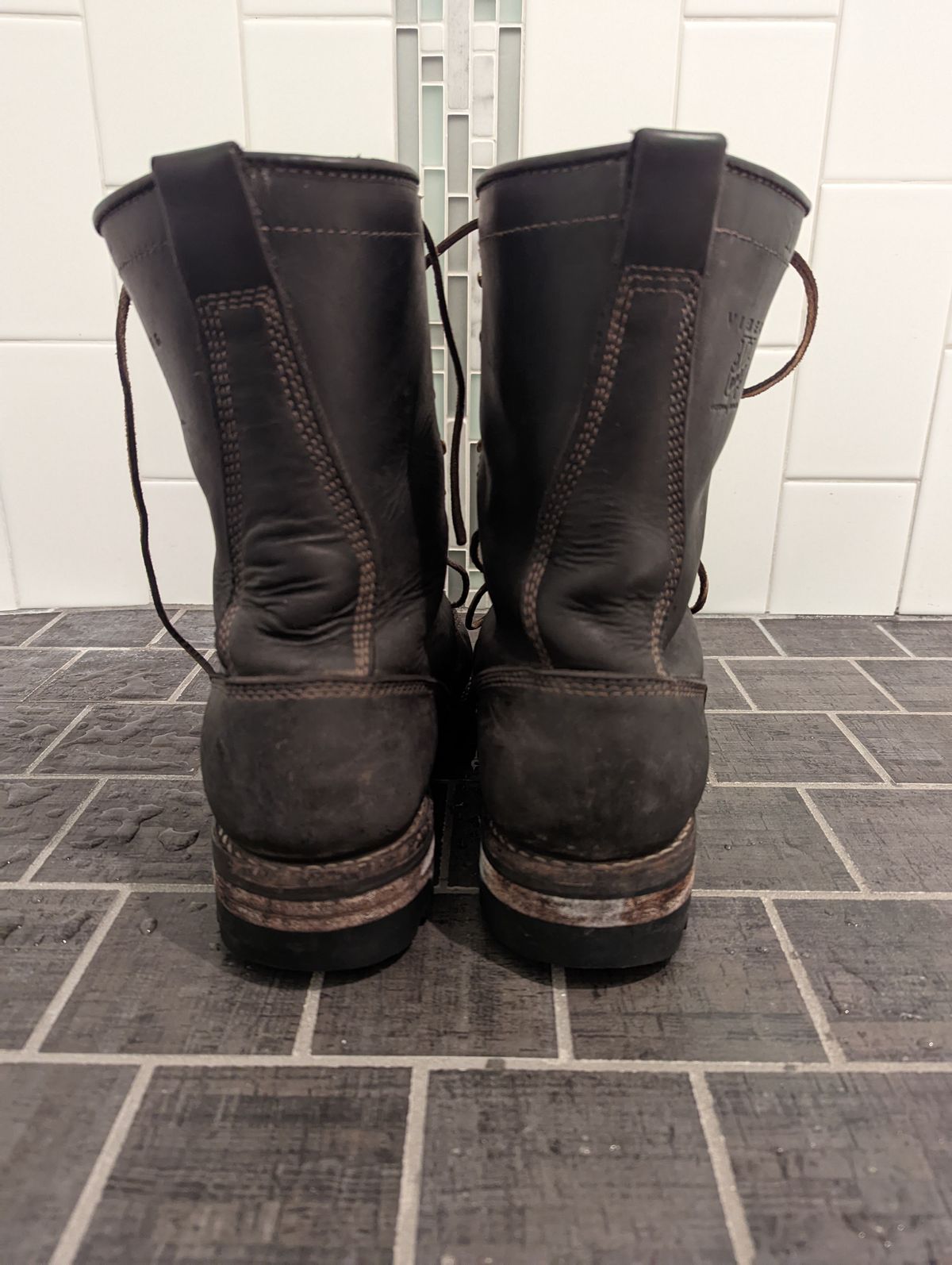 Photo by patinathunderdome on January 5, 2022 of the Viberg Work Boot in Seidel Black Oil Tan.