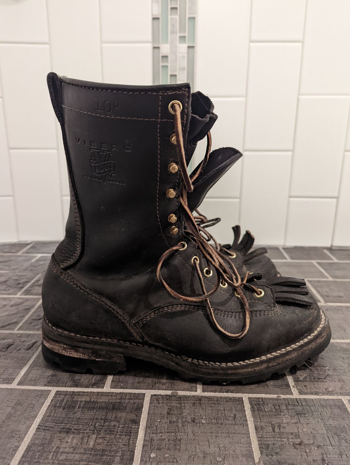 Photo by patinathunderdome on January 5, 2022 of the Viberg Work Boot in Seidel Black Oil Tan.