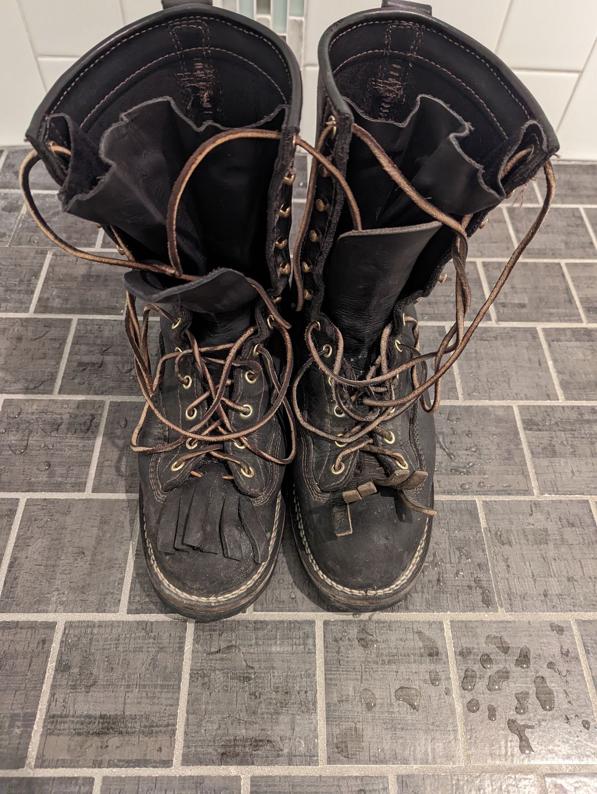 Photo by patinathunderdome on January 5, 2022 of the Viberg Work Boot in Seidel Black Oil Tan.