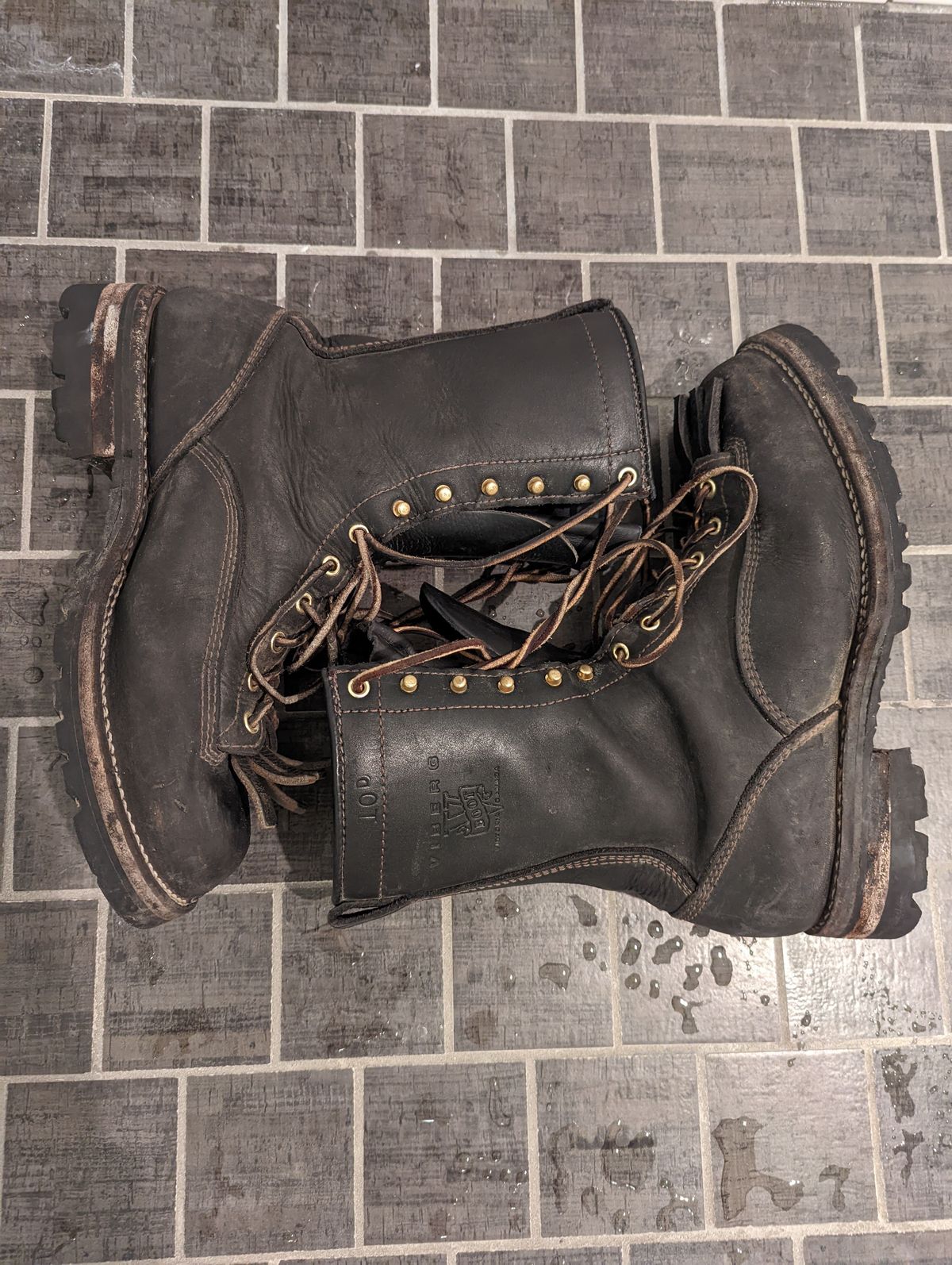 Photo by patinathunderdome on January 5, 2022 of the Viberg Work Boot in Seidel Black Oil Tan.