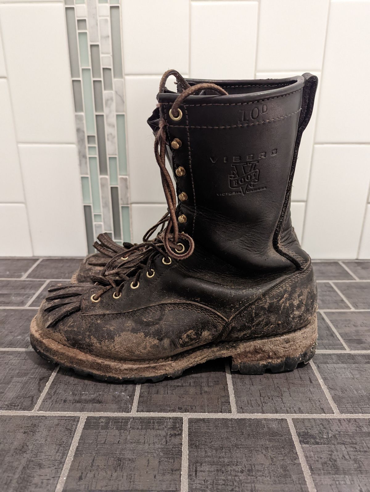 Photo by patinathunderdome on February 5, 2022 of the Viberg Work Boot in Seidel Black Oil Tan.