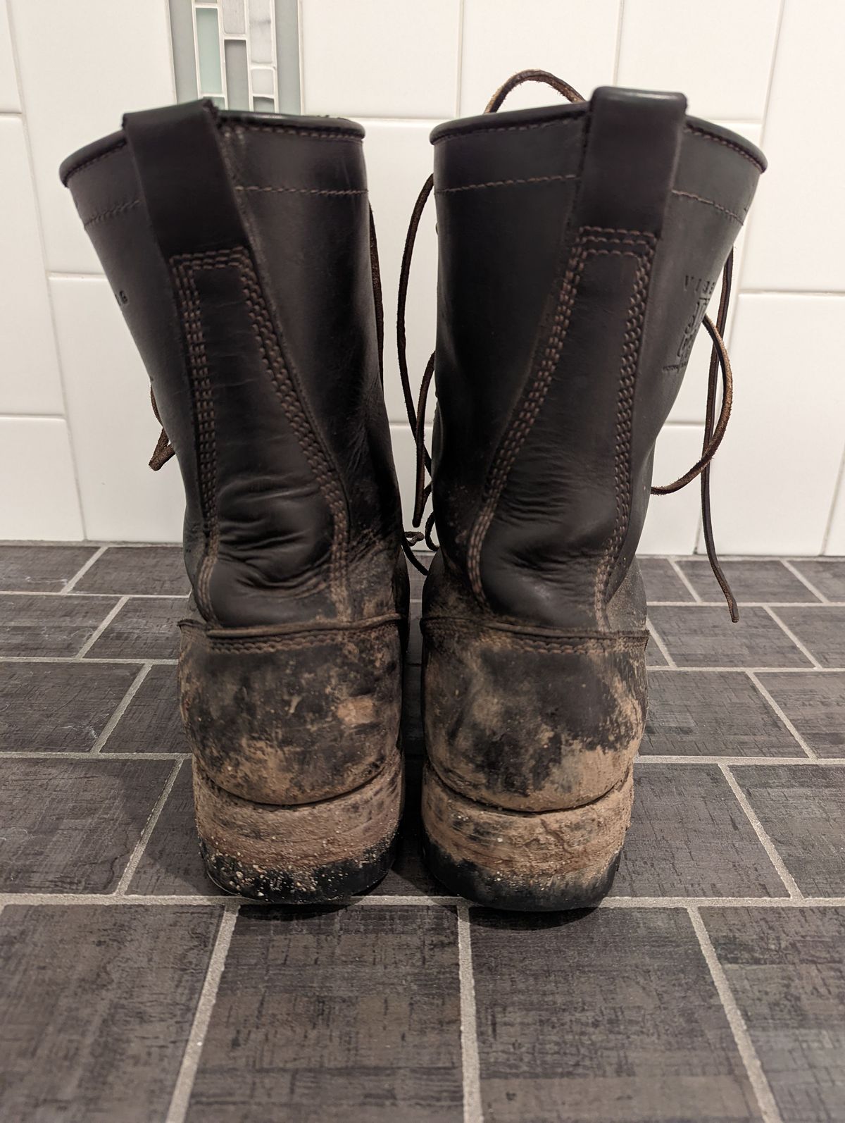 Photo by patinathunderdome on February 5, 2022 of the Viberg Work Boot in Seidel Black Oil Tan.