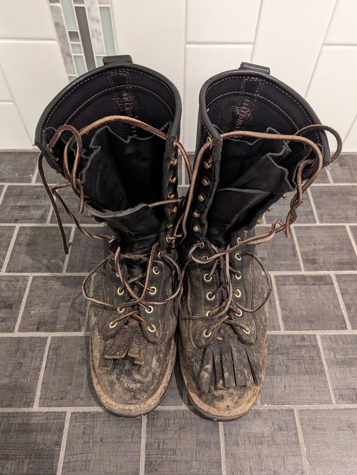 Photo by patinathunderdome on February 5, 2022 of the Viberg Work Boot in Seidel Black Oil Tan.