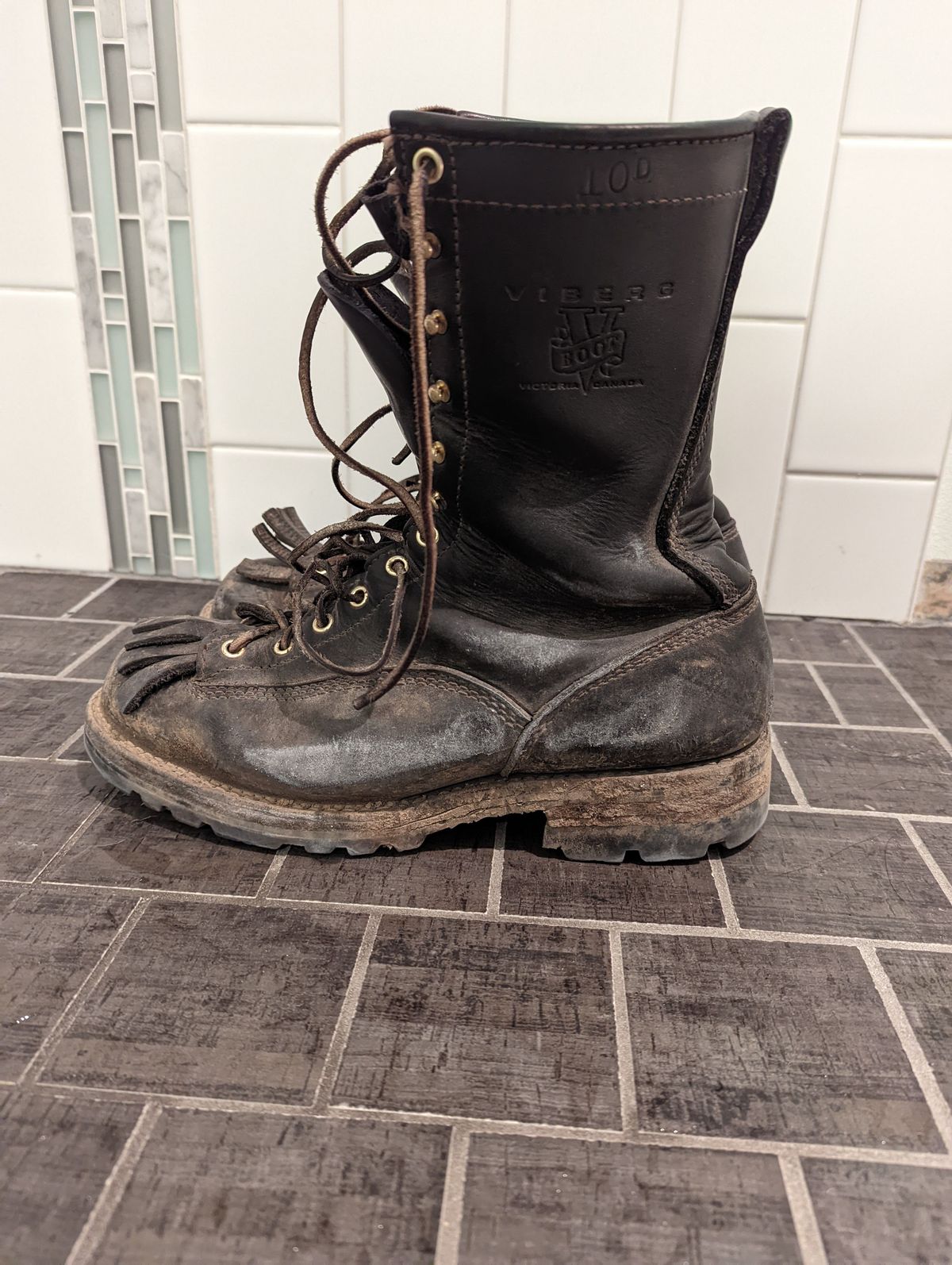 Photo by patinathunderdome on March 6, 2022 of the Viberg Work Boot in Seidel Black Oil Tan.