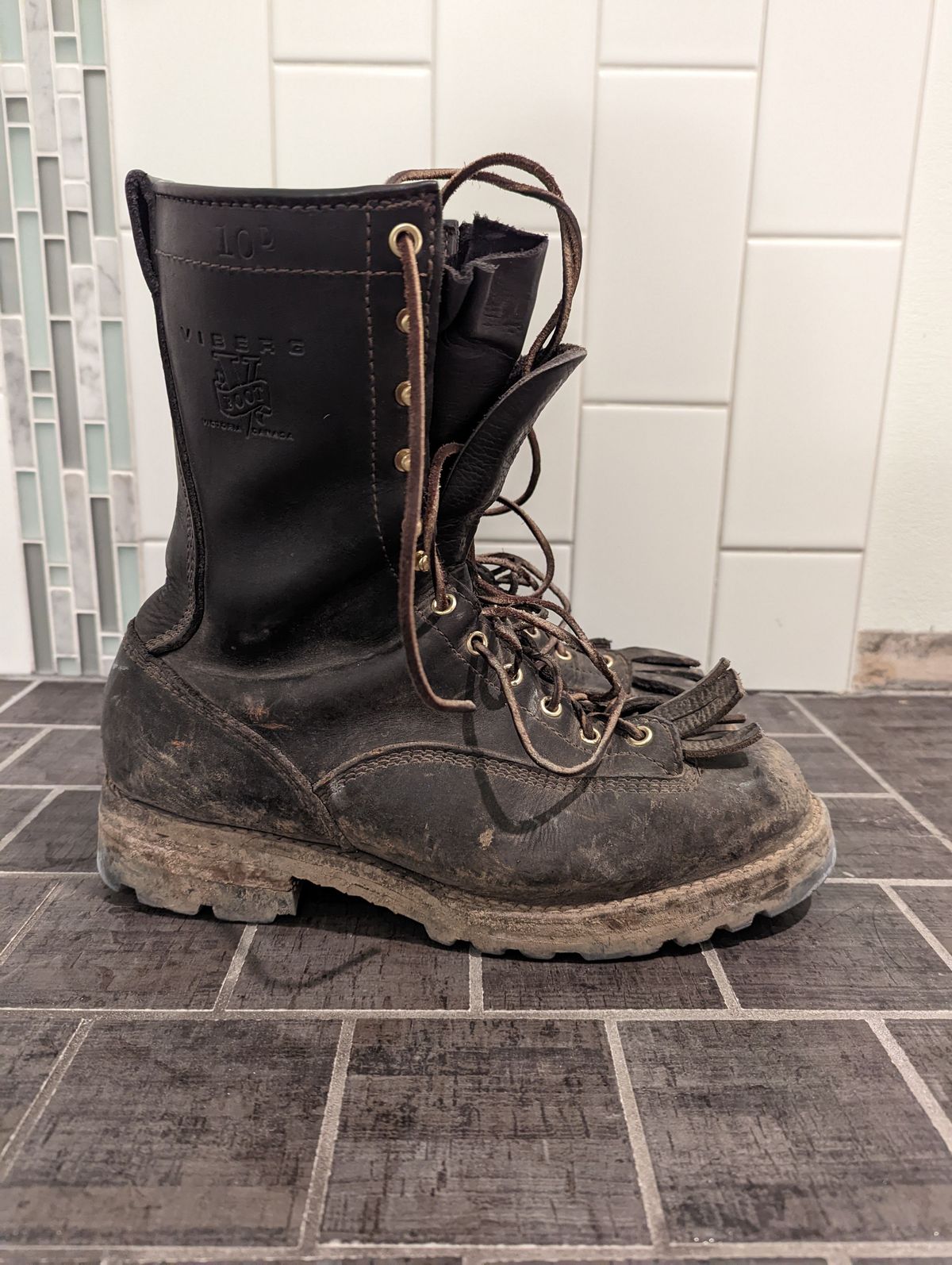 Photo by patinathunderdome on March 6, 2022 of the Viberg Work Boot in Seidel Black Oil Tan.