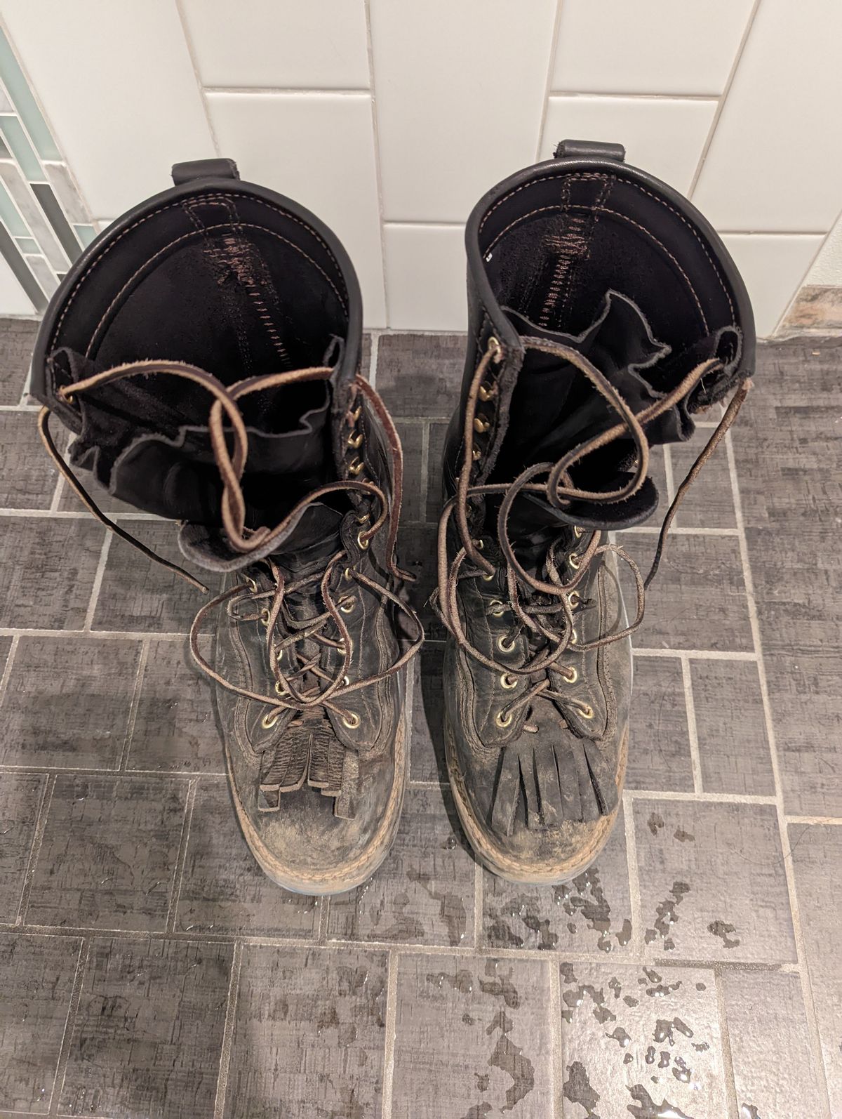 Photo by patinathunderdome on March 6, 2022 of the Viberg Work Boot in Seidel Black Oil Tan.