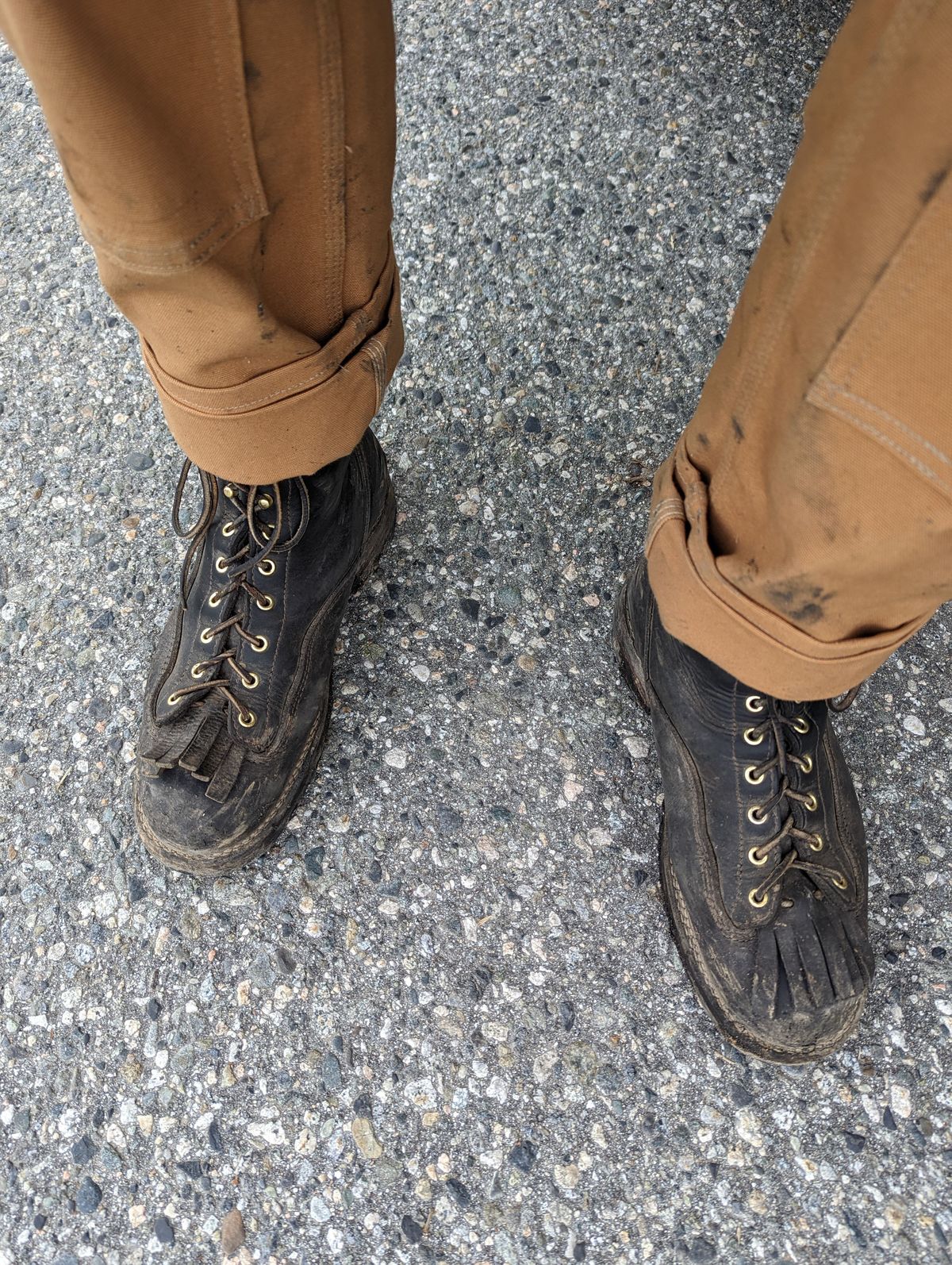 Photo by patinathunderdome on April 4, 2022 of the Viberg Work Boot in Seidel Black Oil Tan.