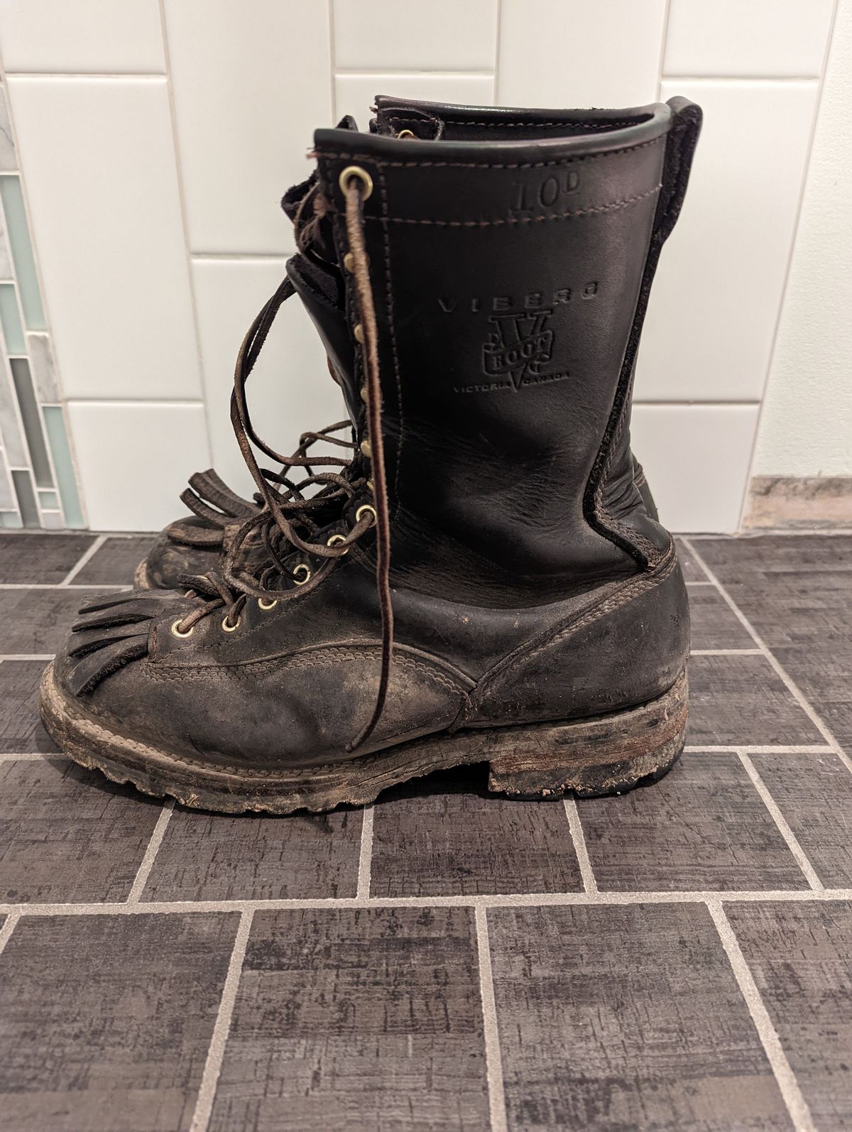 Photo by patinathunderdome on April 4, 2022 of the Viberg Work Boot in Seidel Black Oil Tan.