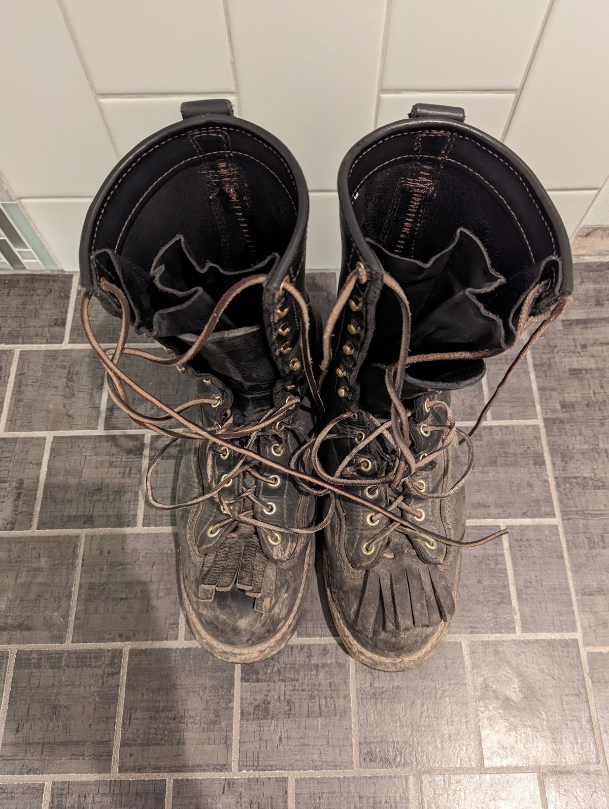 Photo by patinathunderdome on April 4, 2022 of the Viberg Work Boot in Seidel Black Oil Tan.