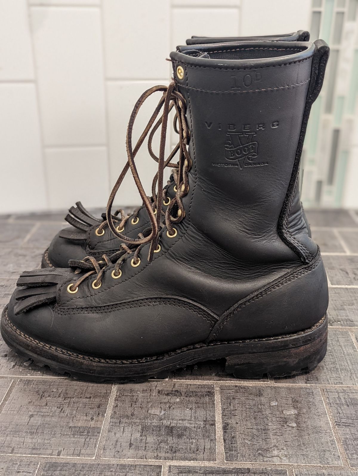 Photo by patinathunderdome on May 5, 2022 of the Viberg Work Boot in Seidel Black Oil Tan.