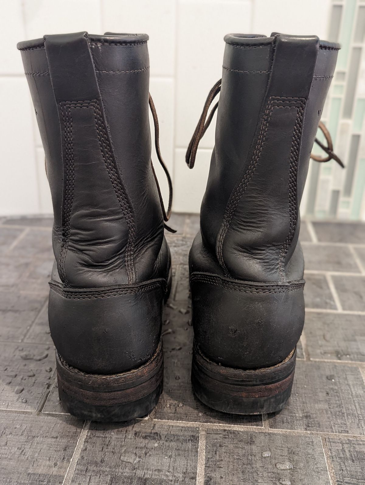 Photo by patinathunderdome on May 5, 2022 of the Viberg Work Boot in Seidel Black Oil Tan.