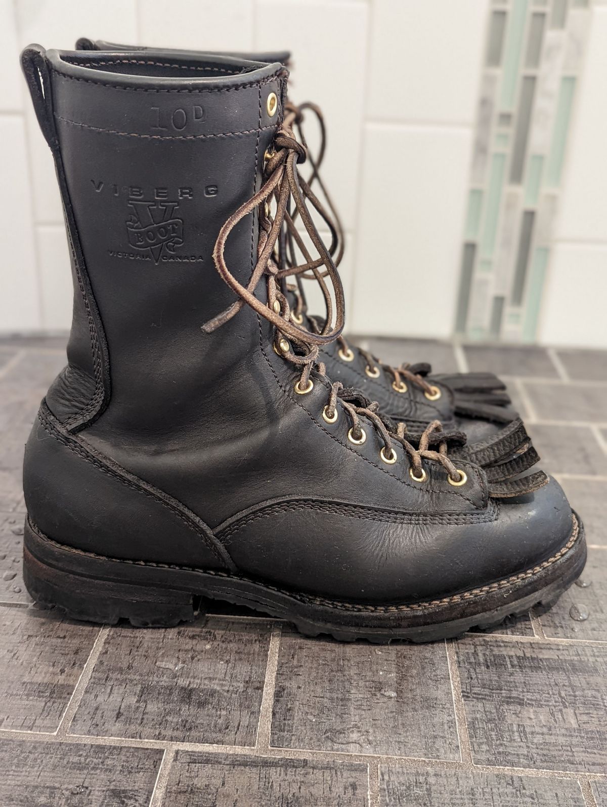 Photo by patinathunderdome on May 5, 2022 of the Viberg Work Boot in Seidel Black Oil Tan.