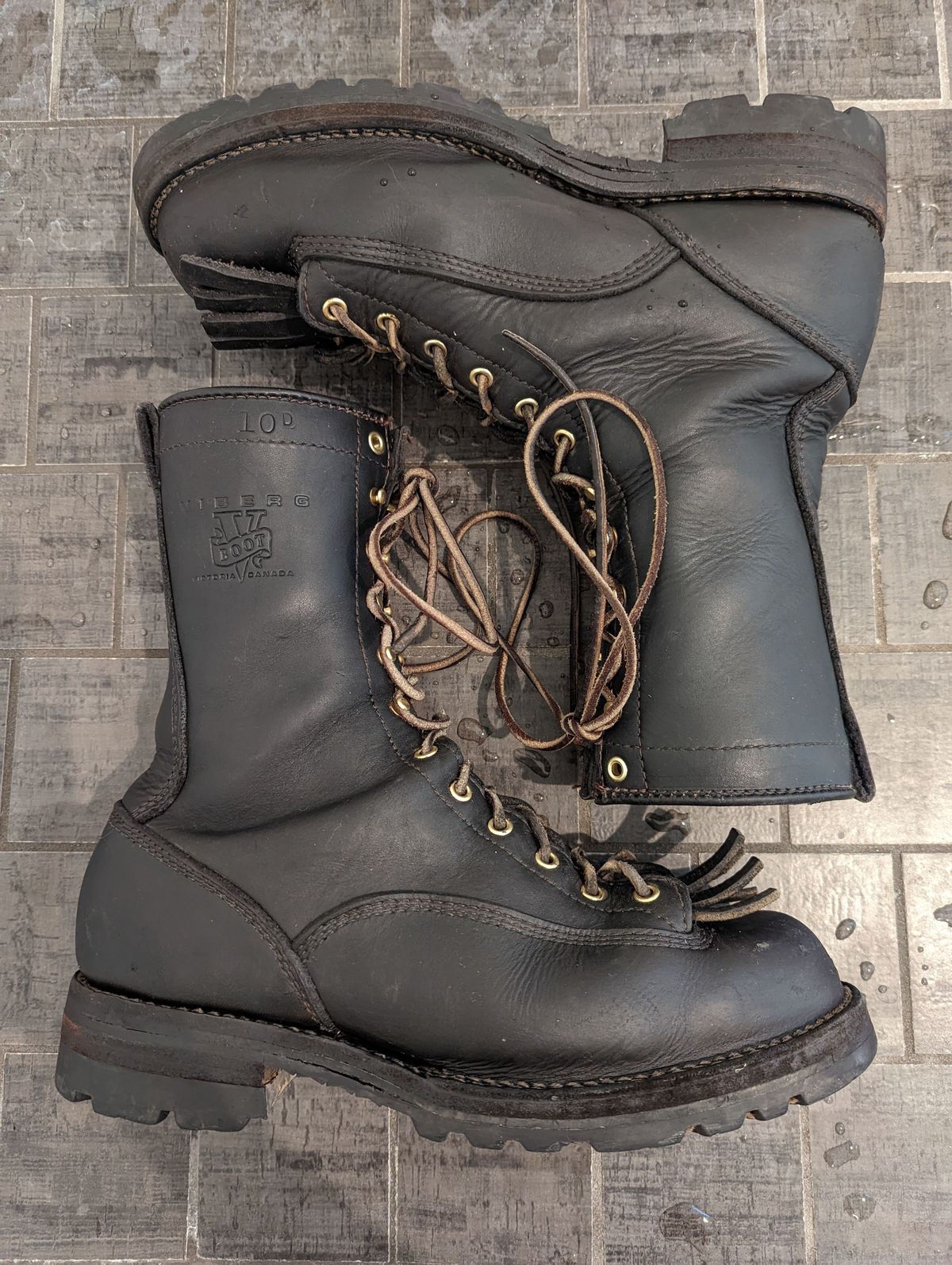 Photo by patinathunderdome on May 5, 2022 of the Viberg Work Boot in Seidel Black Oil Tan.