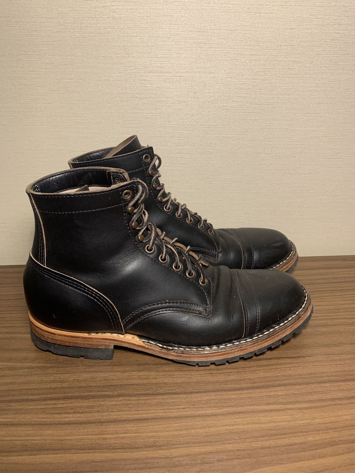 Photo by patinathunderdome on January 6, 2022 of the White's MP-Sherman Toe Cap in Horween Black Chromexcel Horsehide.