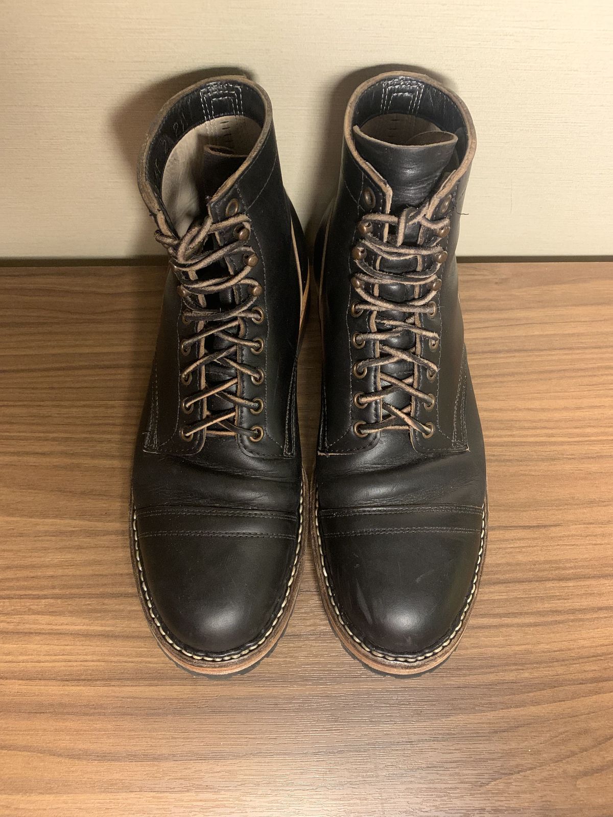 Photo by patinathunderdome on January 6, 2022 of the White's MP-Sherman Toe Cap in Horween Black Chromexcel Horsehide.