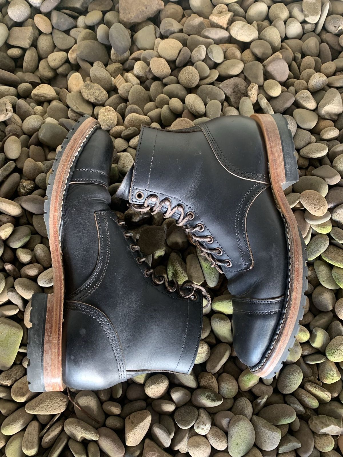 Photo by patinathunderdome on February 6, 2022 of the White's MP-Sherman Toe Cap in Horween Black Chromexcel Horsehide.