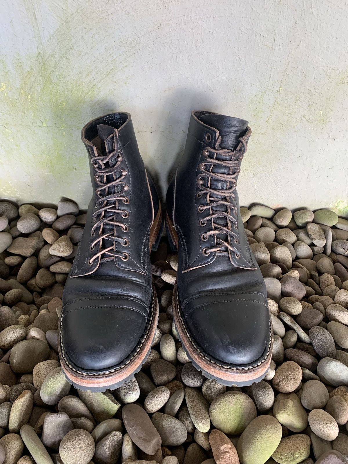 Photo by patinathunderdome on February 6, 2022 of the White's MP-Sherman Toe Cap in Horween Black Chromexcel Horsehide.