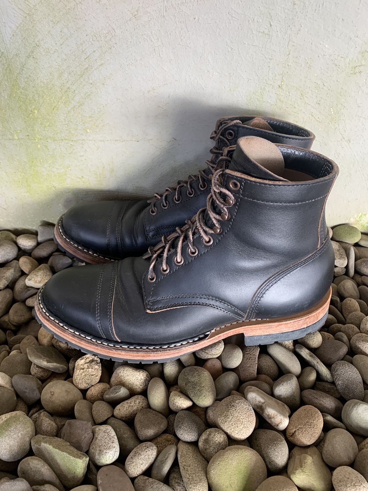 Photo by patinathunderdome on February 6, 2022 of the White's MP-Sherman Toe Cap in Horween Black Chromexcel Horsehide.