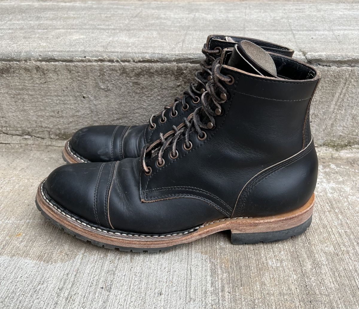 Photo by patinathunderdome on March 5, 2022 of the White's MP-Sherman Toe Cap in Horween Black Chromexcel Horsehide.