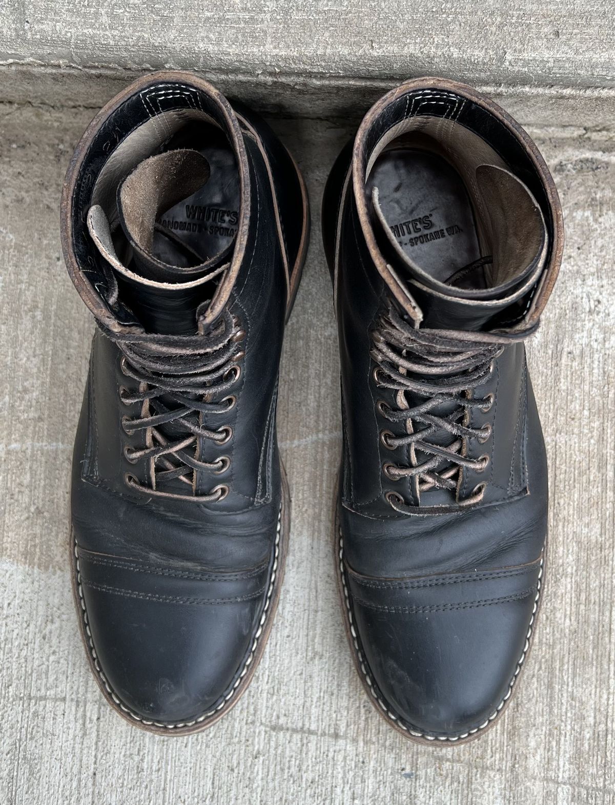 Photo by patinathunderdome on March 5, 2022 of the White's MP-Sherman Toe Cap in Horween Black Chromexcel Horsehide.