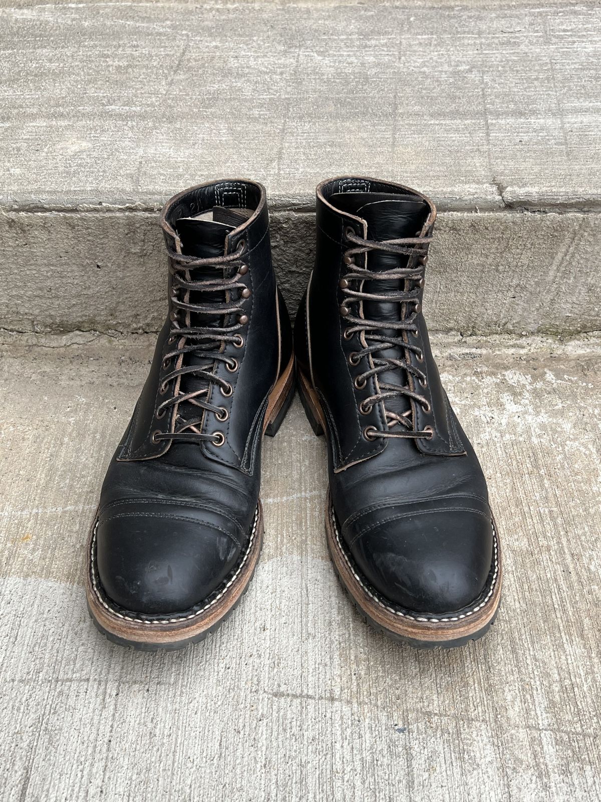 Photo by patinathunderdome on March 5, 2022 of the White's MP-Sherman Toe Cap in Horween Black Chromexcel Horsehide.