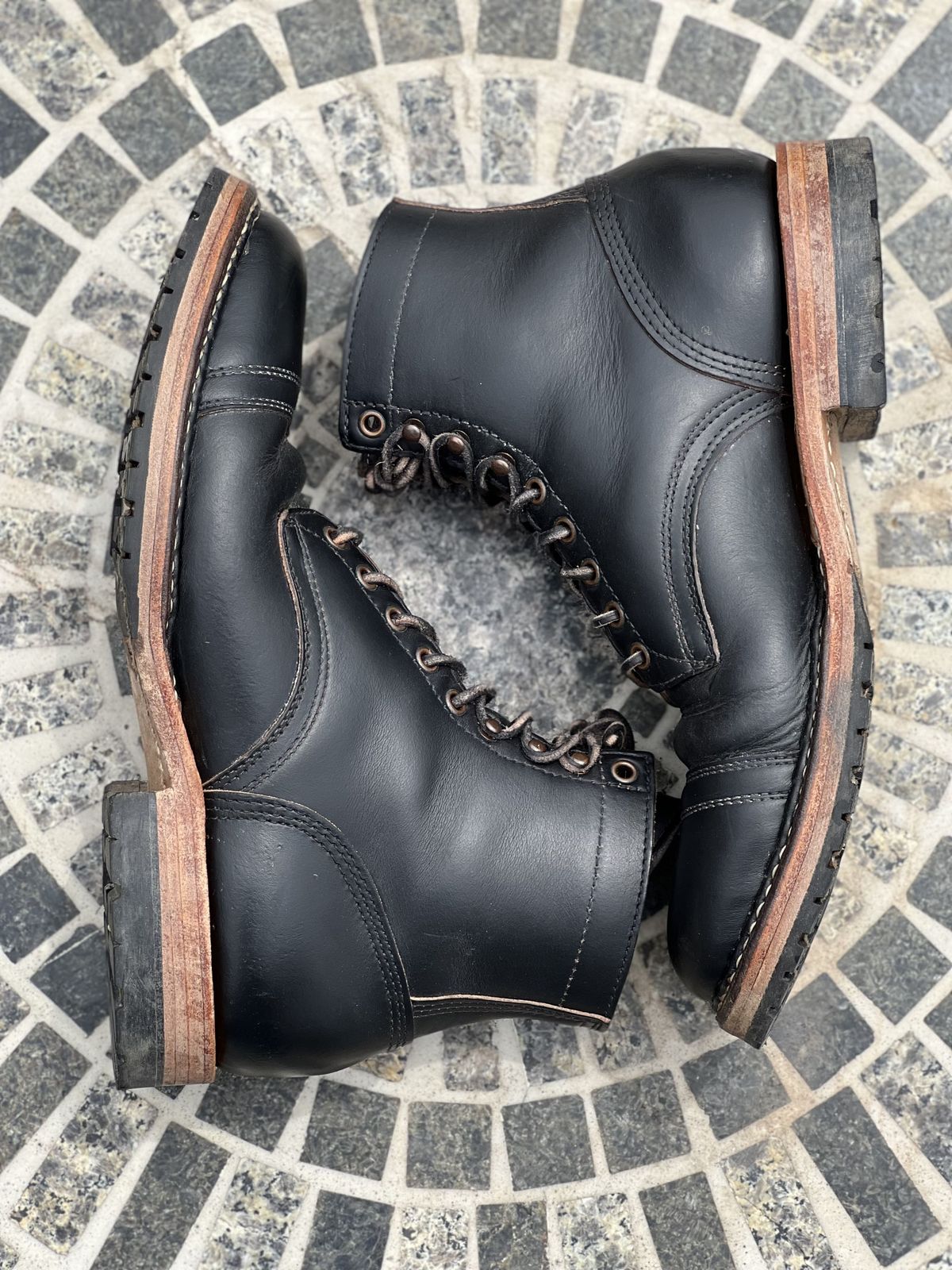 Photo by patinathunderdome on May 5, 2022 of the White's MP-Sherman Toe Cap in Horween Black Chromexcel Horsehide.