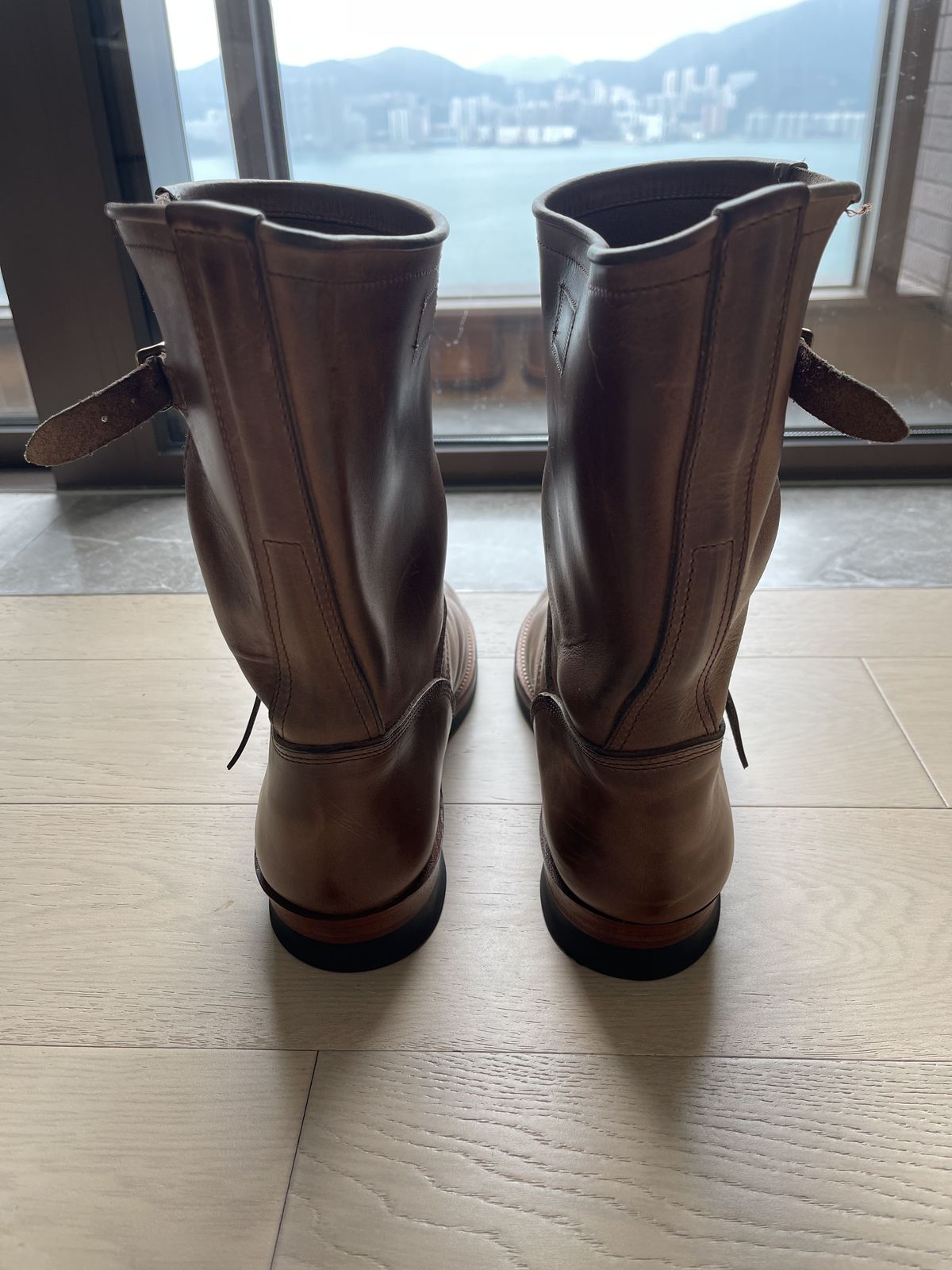 Photo by patinathunderdome on November 2, 2021 of the The Flat Head Engineer Boots in Horween Natural Chromexcel.