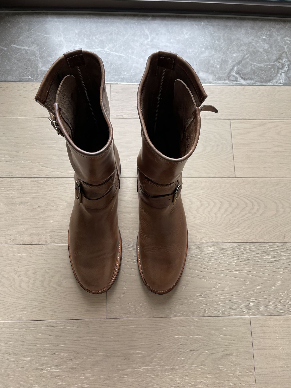 Photo by patinathunderdome on November 2, 2021 of the The Flat Head Engineer Boots in Horween Natural Chromexcel.