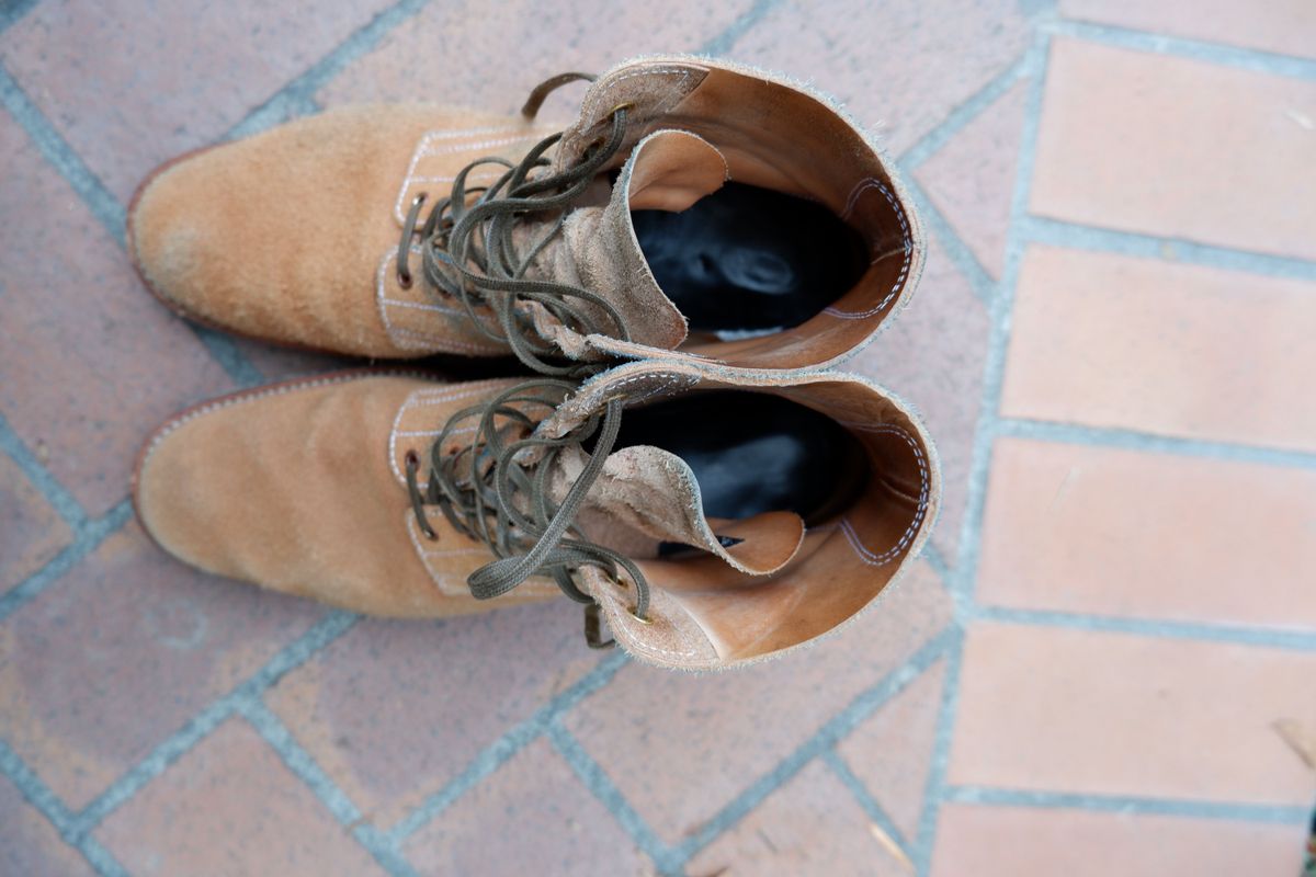 Photo by patinathunderdome on December 4, 2021 of the Clinch Yeager Boots in Wickett & Craig Natural Latigo Roughout.