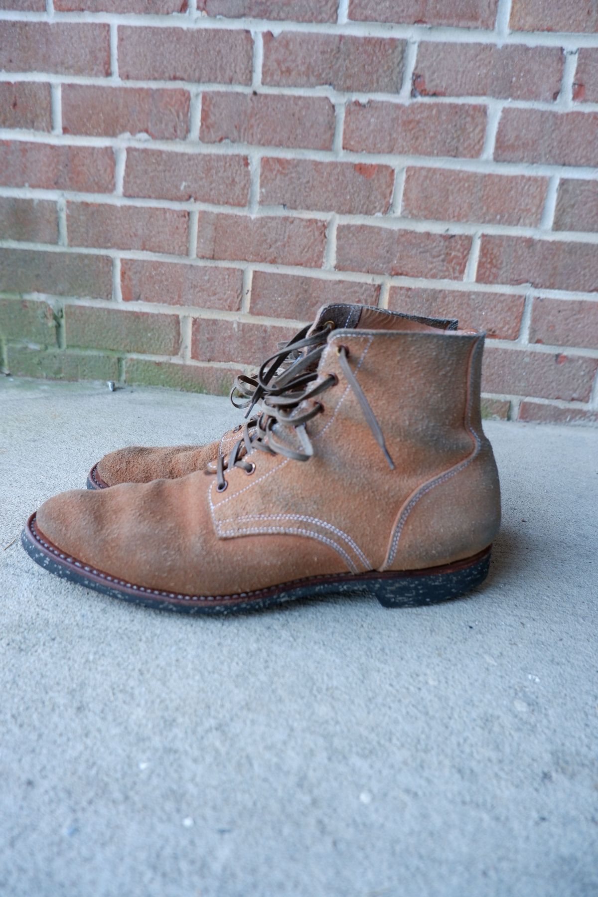Photo by patinathunderdome on January 4, 2022 of the Clinch Yeager Boots in Wickett & Craig Natural Latigo Roughout.