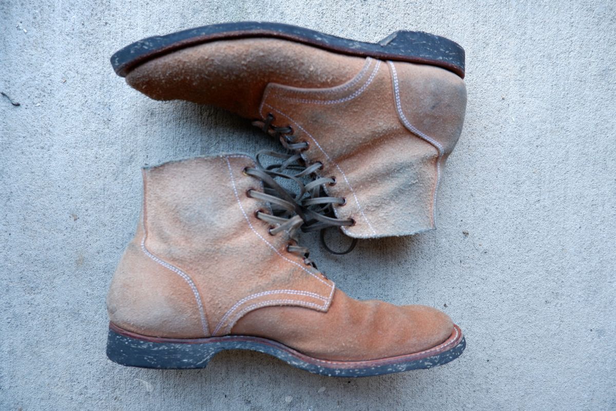 Photo by patinathunderdome on January 4, 2022 of the Clinch Yeager Boots in Wickett & Craig Natural Latigo Roughout.
