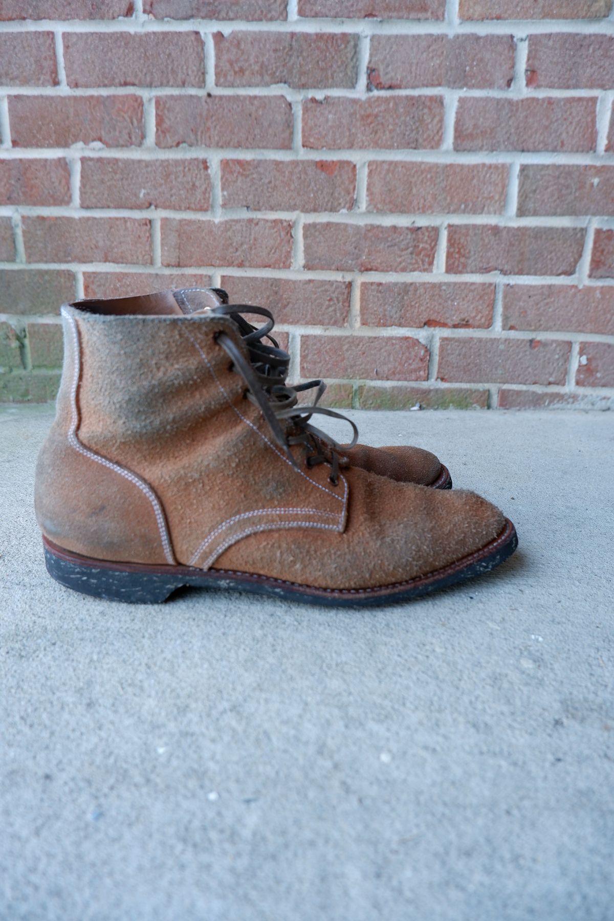 Photo by patinathunderdome on January 4, 2022 of the Clinch Yeager Boots in Wickett & Craig Natural Latigo Roughout.