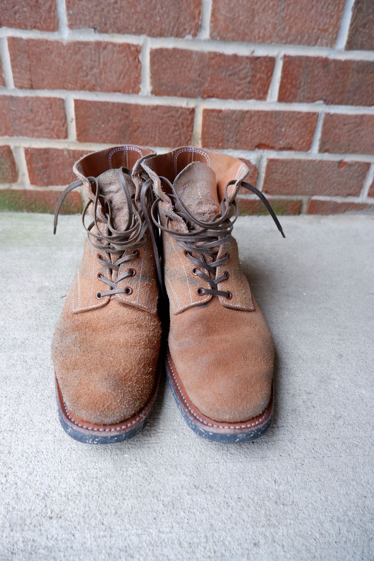 Photo by patinathunderdome on February 4, 2022 of the Clinch Yeager Boots in Wickett & Craig Natural Latigo Roughout.