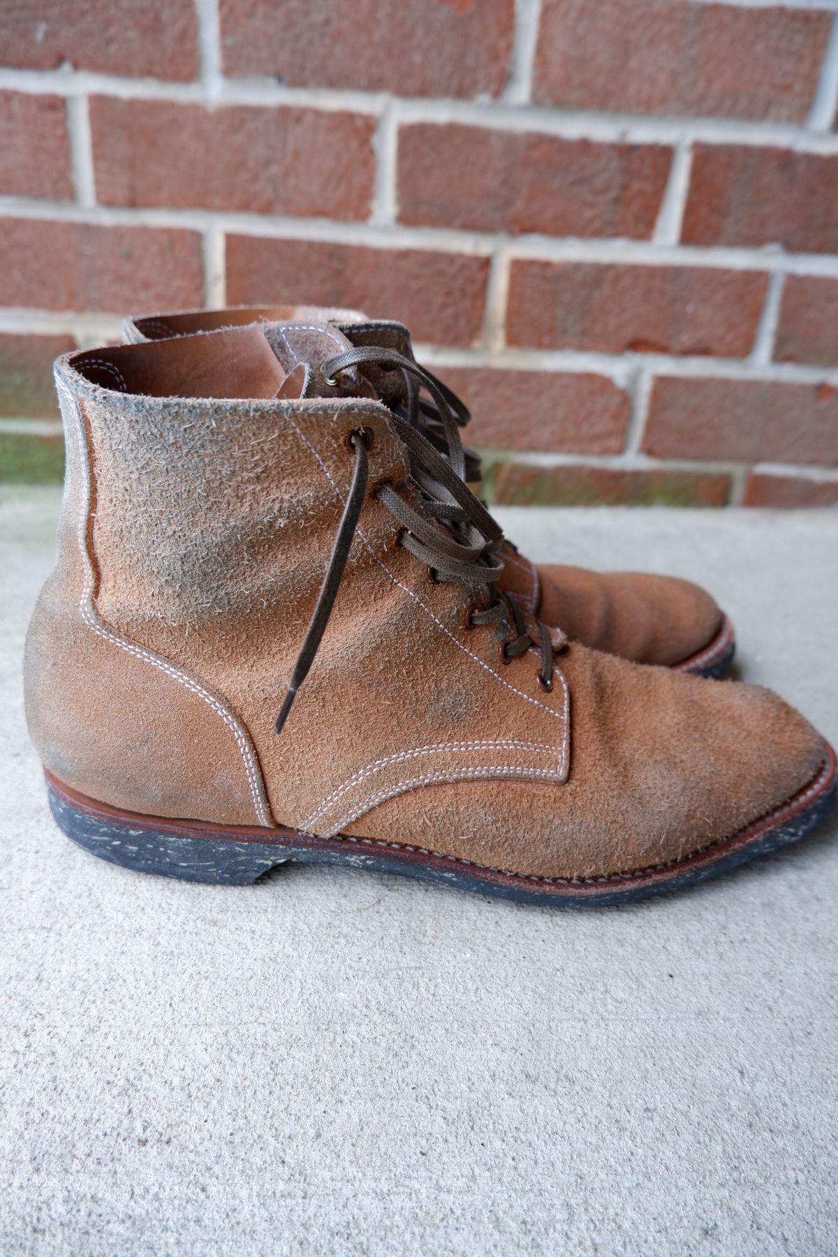 Photo by patinathunderdome on February 4, 2022 of the Clinch Yeager Boots in Wickett & Craig Natural Latigo Roughout.