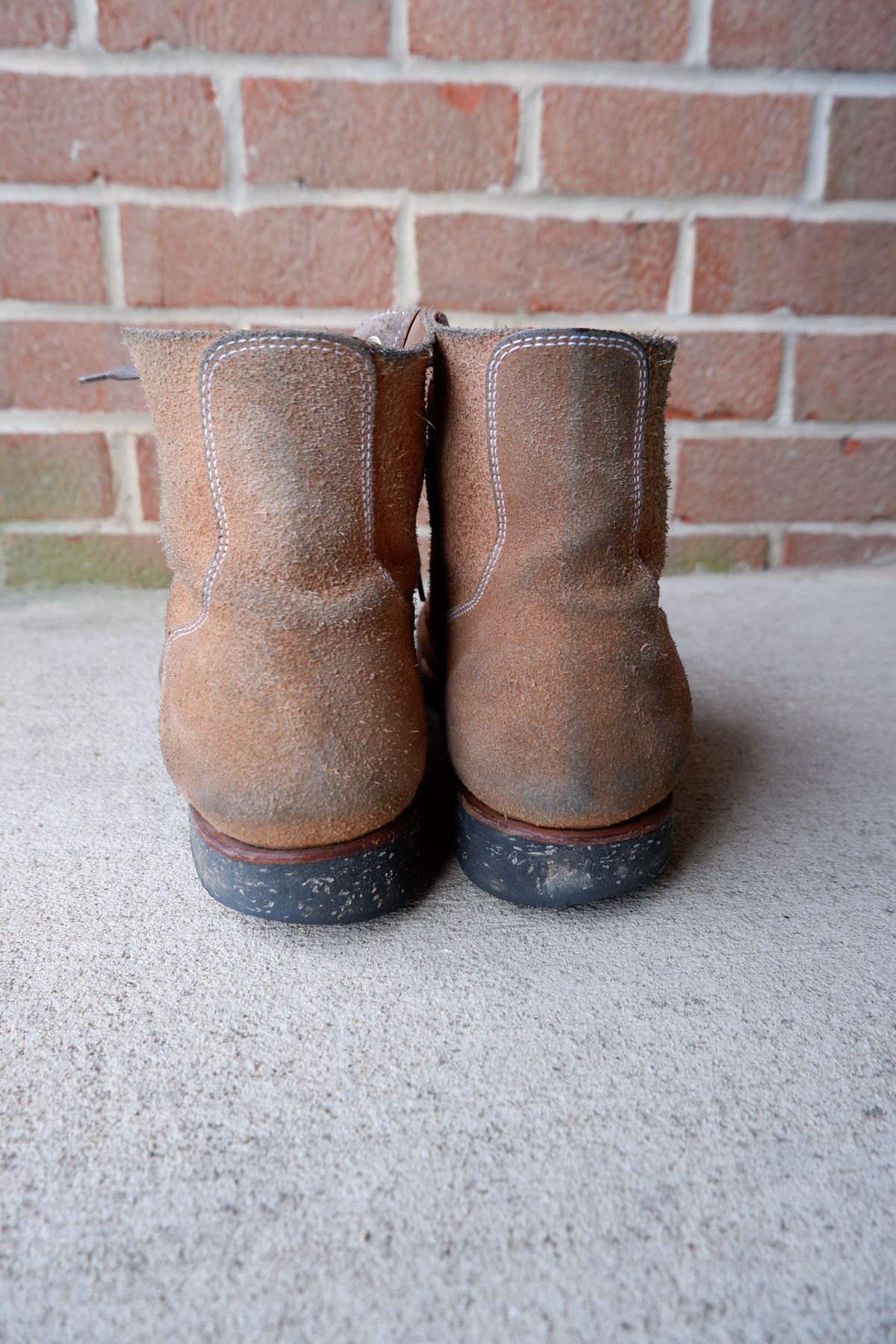 Photo by patinathunderdome on March 2, 2022 of the Clinch Yeager Boots in Wickett & Craig Natural Latigo Roughout.