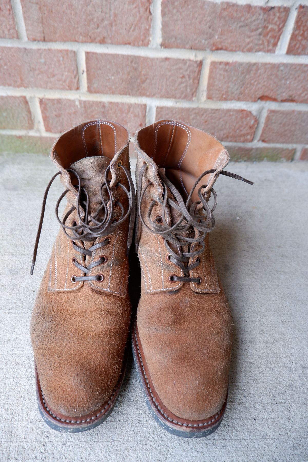 Photo by patinathunderdome on March 2, 2022 of the Clinch Yeager Boots in Wickett & Craig Natural Latigo Roughout.