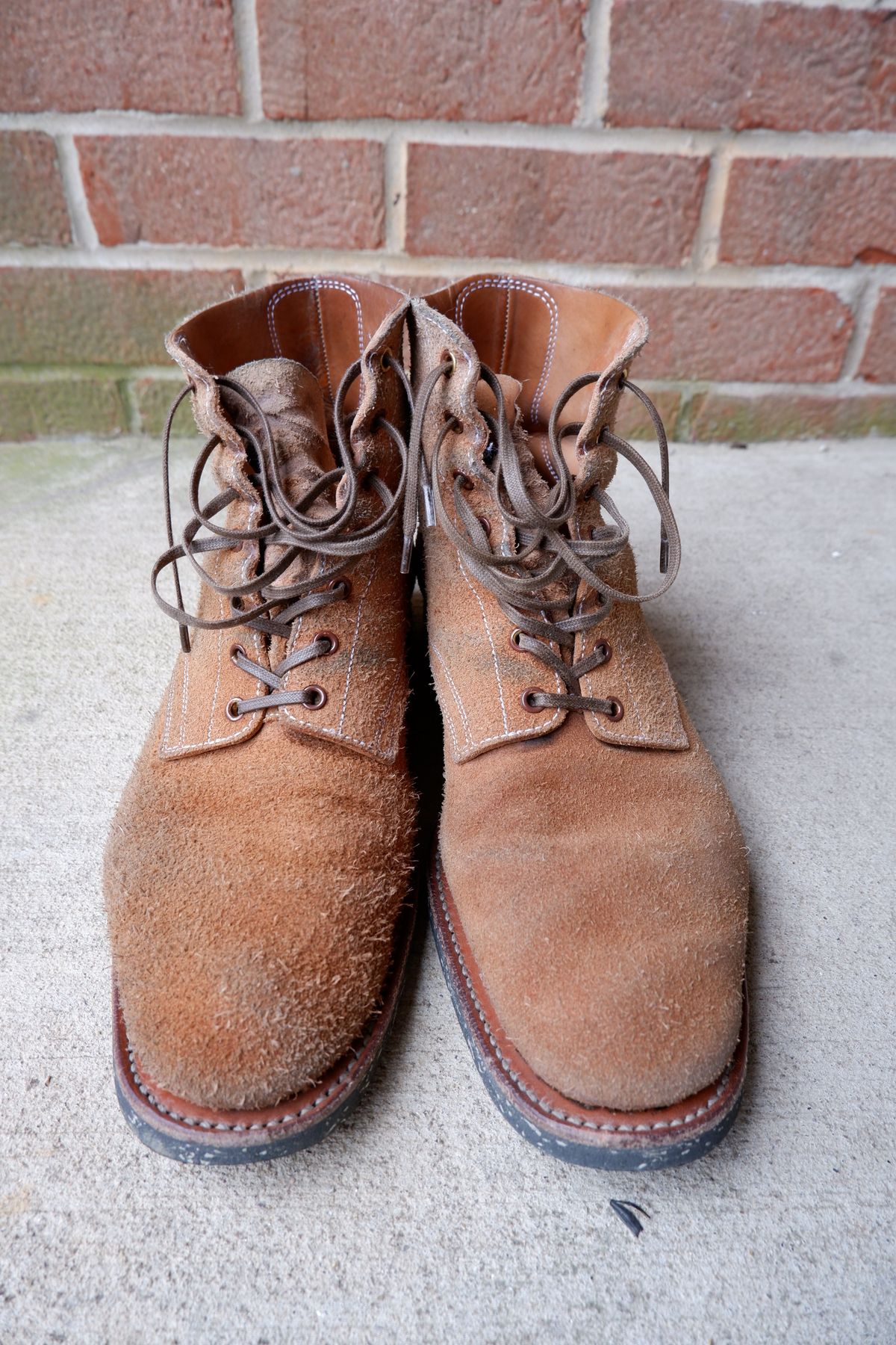 Photo by patinathunderdome on April 3, 2022 of the Clinch Yeager Boots in Wickett & Craig Natural Latigo Roughout.