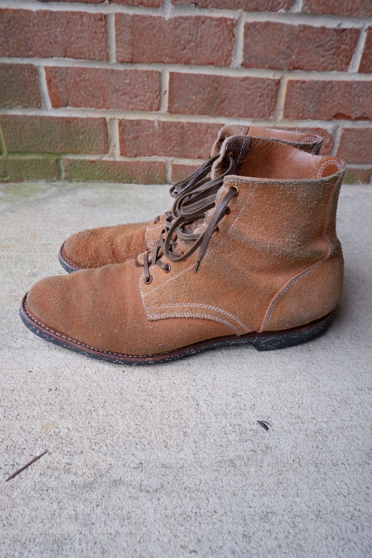 Photo by patinathunderdome on April 3, 2022 of the Clinch Yeager Boots in Wickett & Craig Natural Latigo Roughout.