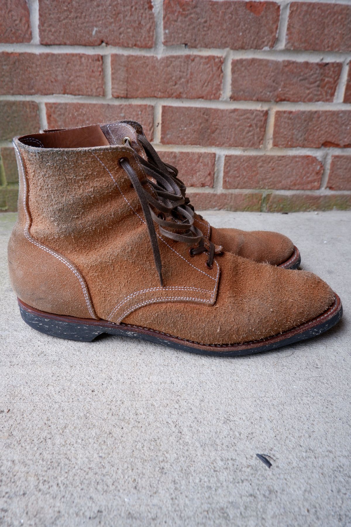 Photo by patinathunderdome on April 3, 2022 of the Clinch Yeager Boots in Wickett & Craig Natural Latigo Roughout.