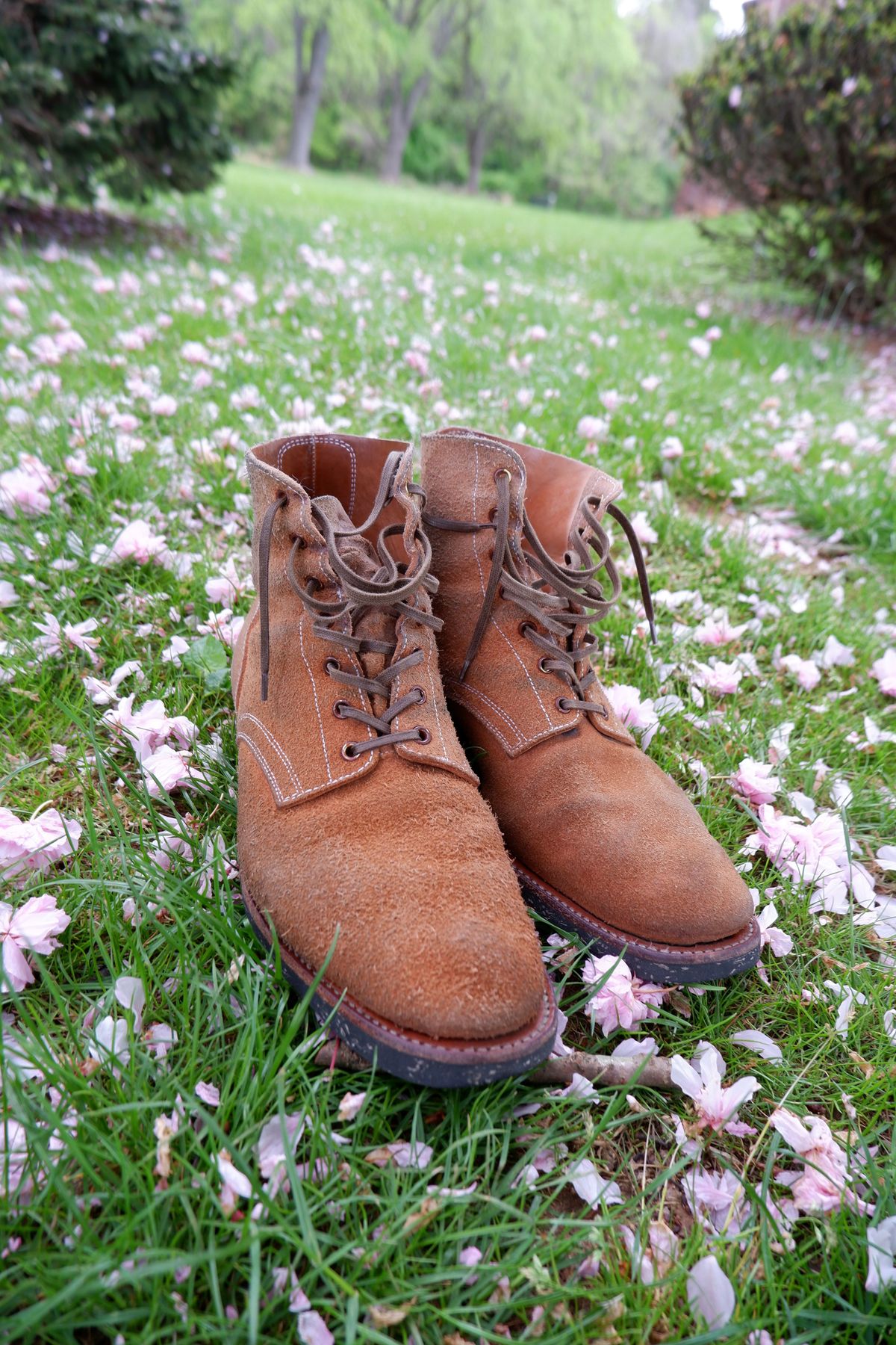 Photo by patinathunderdome on May 2, 2022 of the Clinch Yeager Boots in Wickett & Craig Natural Latigo Roughout.