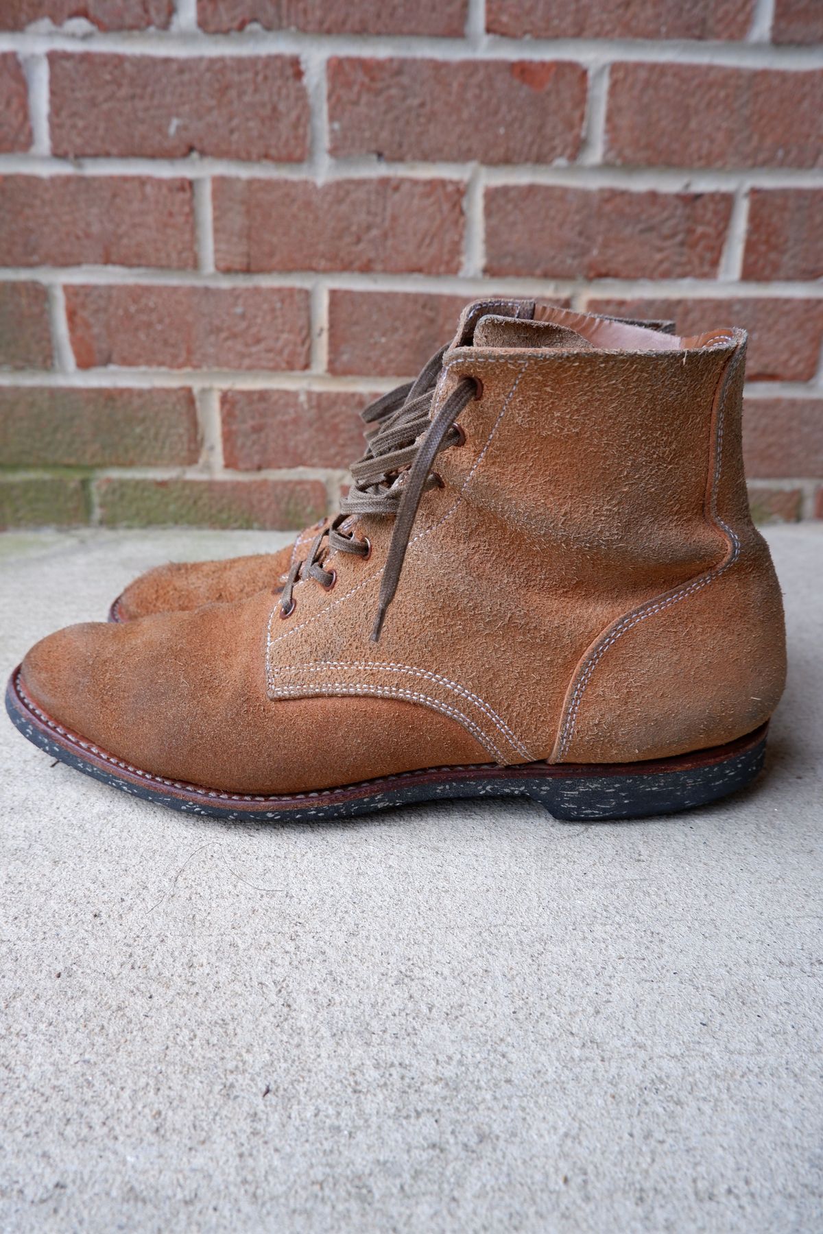 Photo by patinathunderdome on May 2, 2022 of the Clinch Yeager Boots in Wickett & Craig Natural Latigo Roughout.