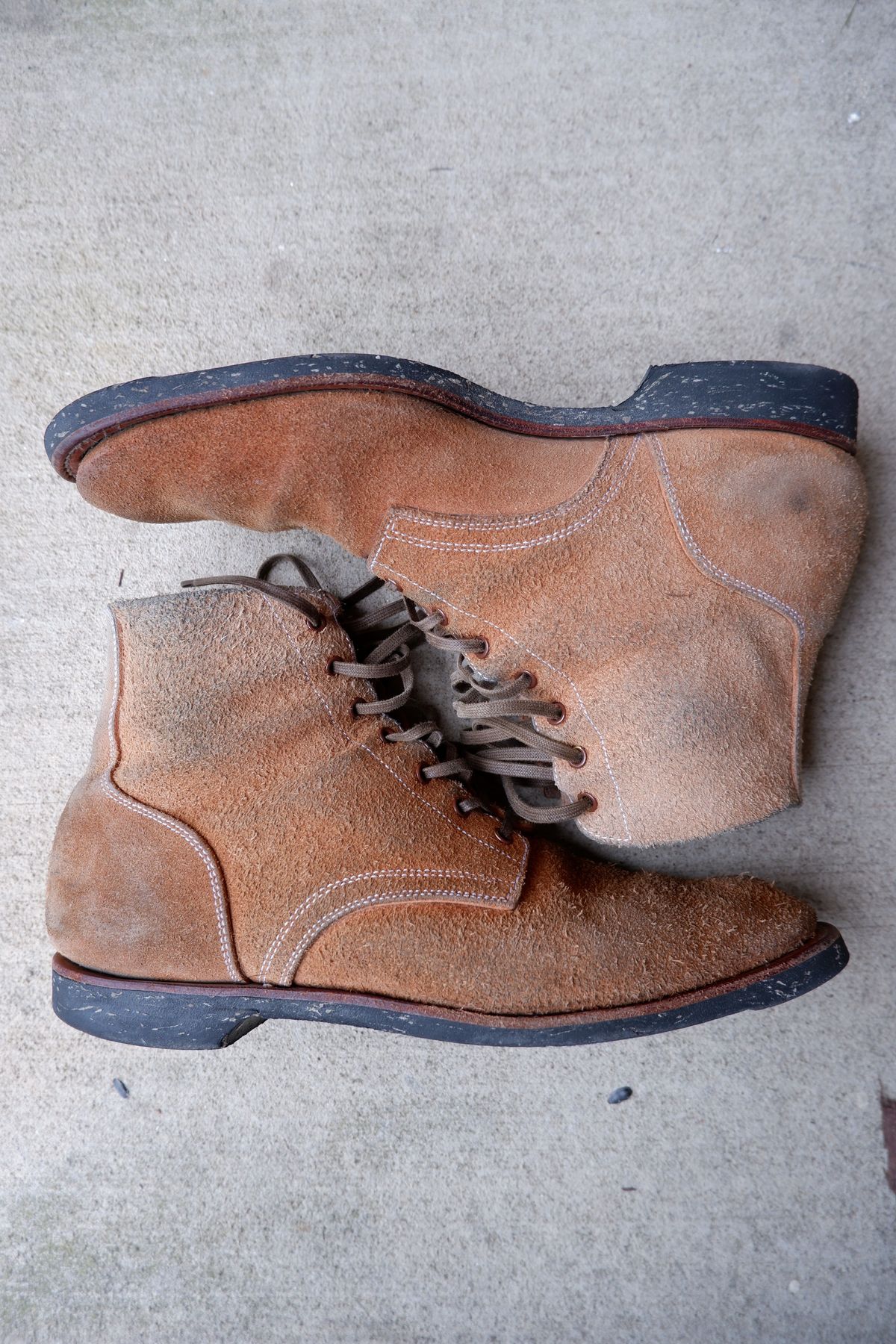 Photo by patinathunderdome on May 2, 2022 of the Clinch Yeager Boots in Wickett & Craig Natural Latigo Roughout.