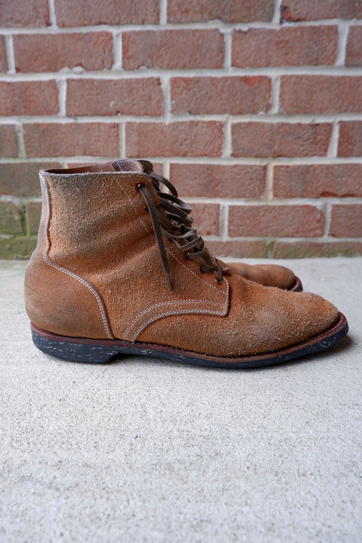 Photo by patinathunderdome on May 2, 2022 of the Clinch Yeager Boots in Wickett & Craig Natural Latigo Roughout.