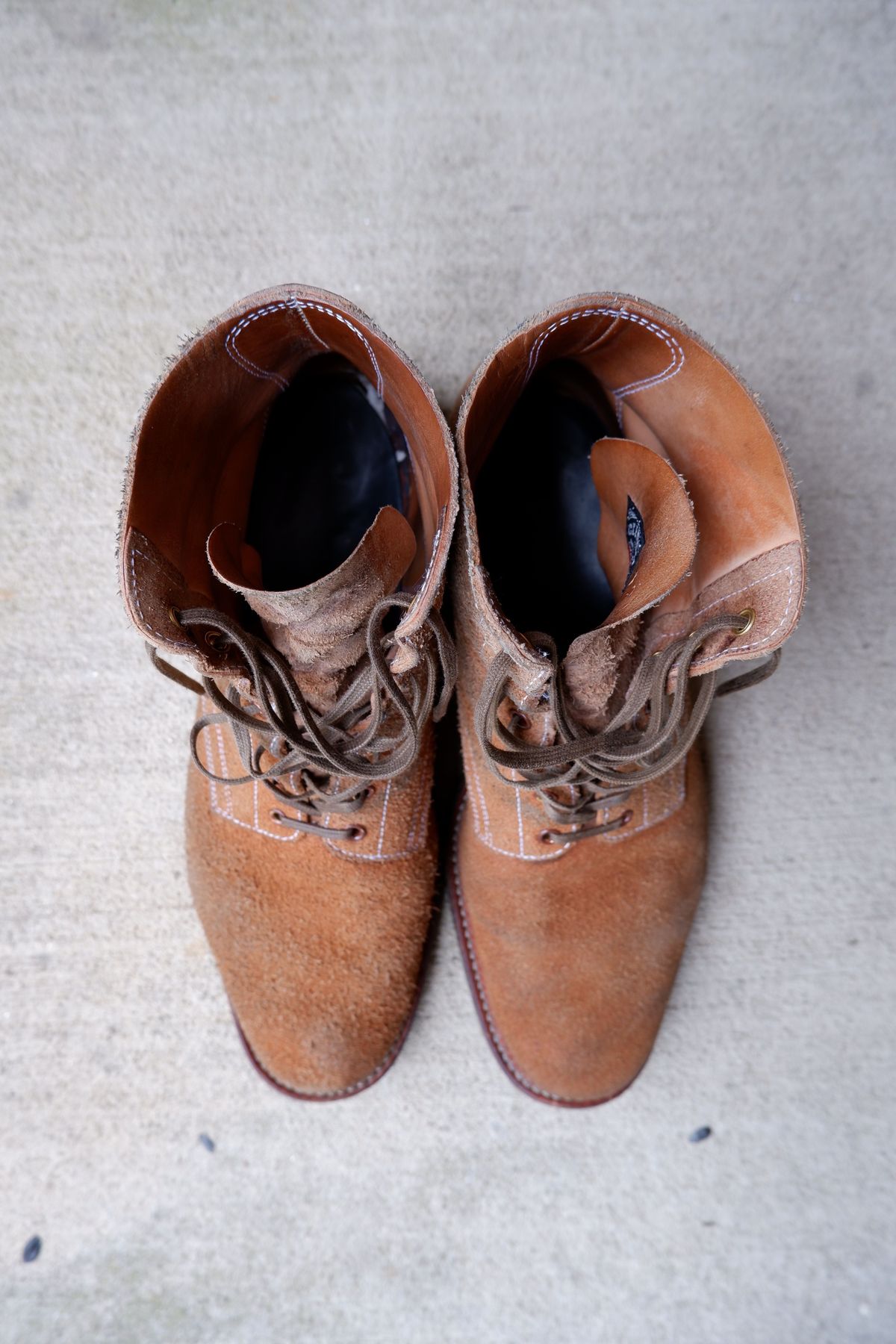 Photo by patinathunderdome on May 2, 2022 of the Clinch Yeager Boots in Wickett & Craig Natural Latigo Roughout.