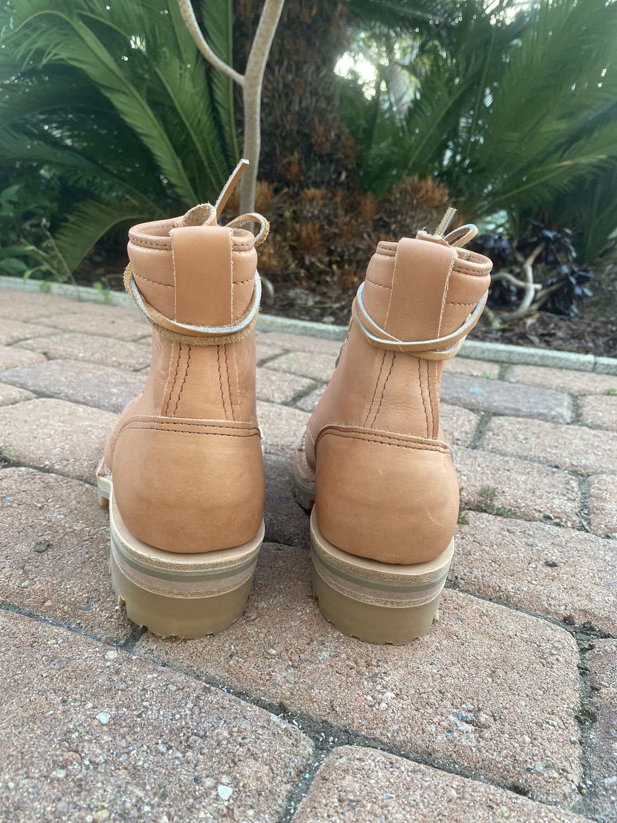 Photo by patinathunderdome on October 1, 2021 of the Wesco Hendrik in Horween Natural Essex.