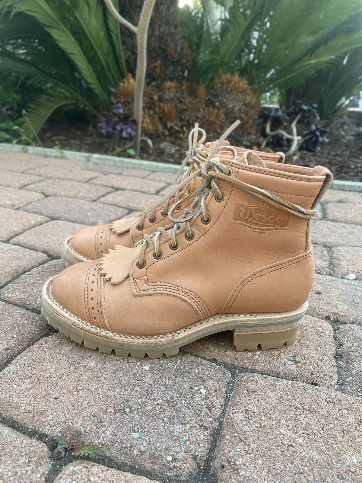 Photo by patinathunderdome on October 1, 2021 of the Wesco Hendrik in Horween Natural Essex.