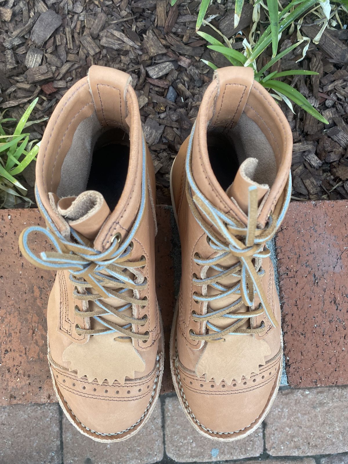 Photo by patinathunderdome on October 1, 2021 of the Wesco Hendrik in Horween Natural Essex.