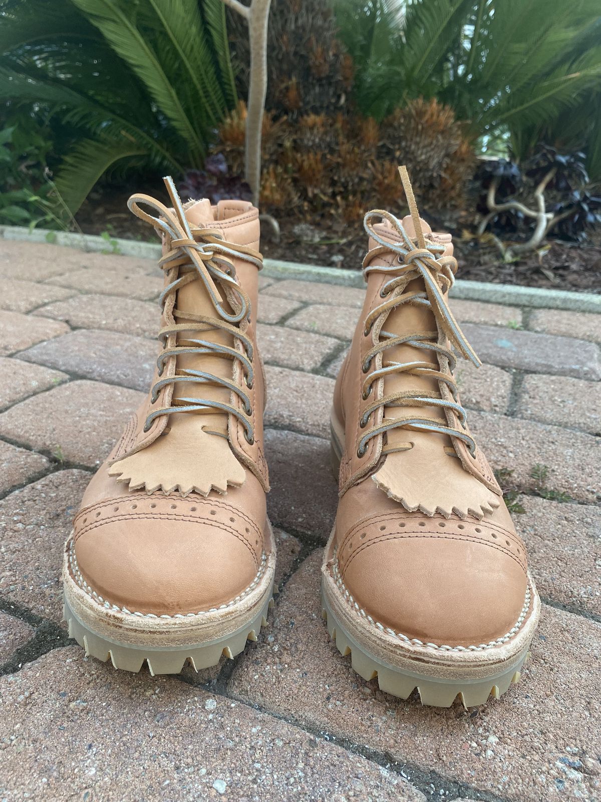 Photo by patinathunderdome on October 1, 2021 of the Wesco Hendrik in Horween Natural Essex.