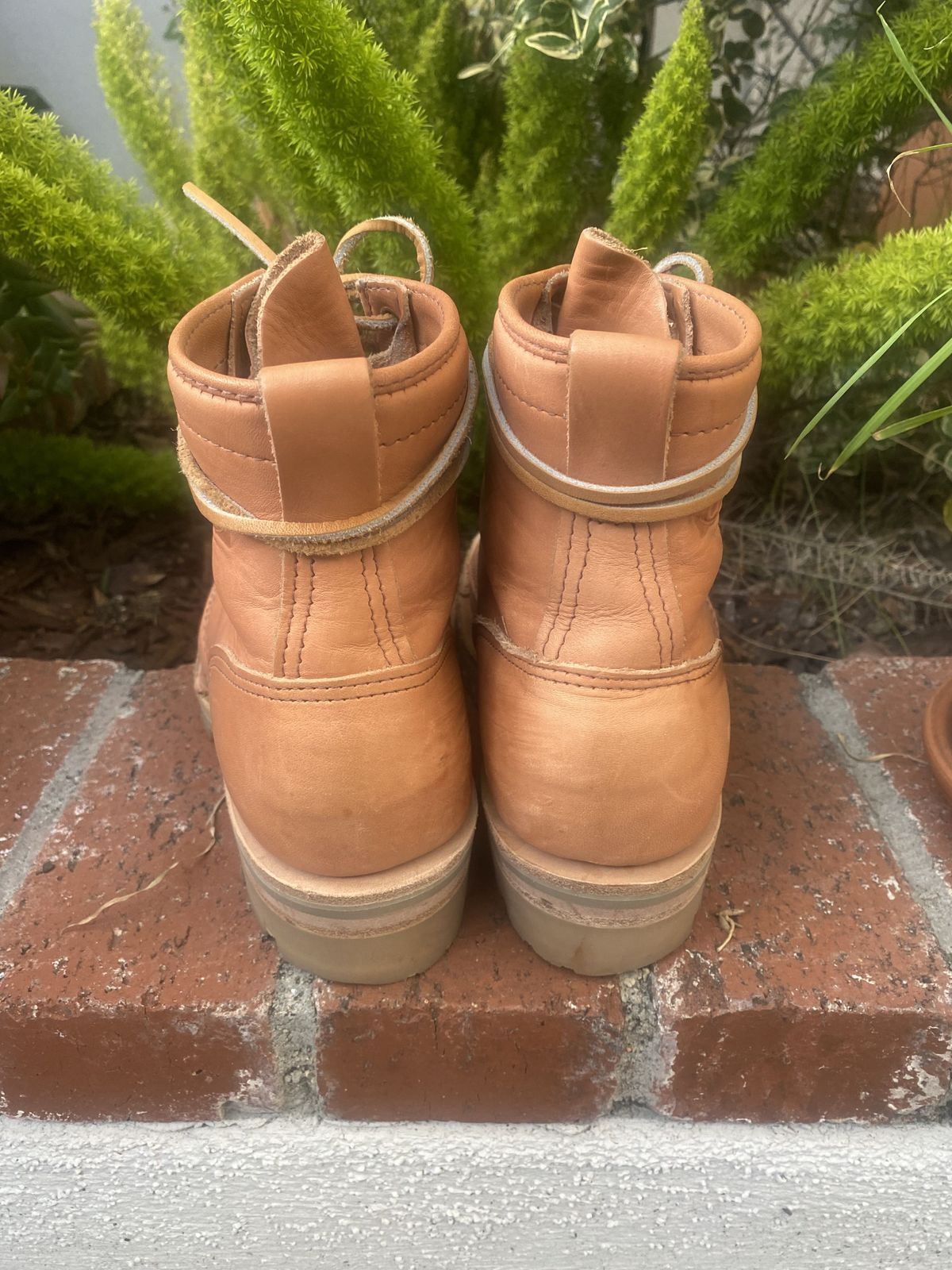 Photo by patinathunderdome on November 4, 2021 of the Wesco Hendrik in Horween Natural Essex.